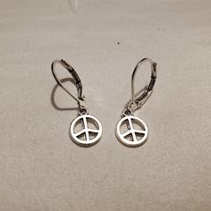 The Tiniest Peace Sign Earrings! Charms Are Approximately 10x8mm. Brand New. #Peace #Peacesign #Earrings #Silver #Boho Earrings Peace, Peace Sign Jewelry For Gifts, Silver Peace Sign Jewelry Gift, Turquoise Peace Sign Jewelry, 925 Peace Sign Earrings, Peace Sign, Piercing Jewelry, Cute Jewelry, Piercings