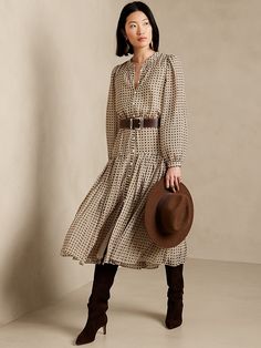 Long Dresses With Sleeves Casual, Plaid Fall Dresses, Fall Dress With Boots, Classic Fall Dresses, Thanksgiving Dresses, Dresses With Boots, Fall Midi Dress, Midi Dress Winter, Banana Republic Style