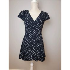 Brandy Melville Ladies Size Small Robbie Floral Wrap Around Dress Navy White. Great Preowned Condition Non Smoking Home Our Items Are For Anyone Who Loves Modern And Vintage Style. We Sell Clothes, Collectibles, Accessories, Office Supplies And Home Goods That Are New With Tags Or Preowned. Our Goal Is To Provide You With The Items Your Closet, Office Or Household Needs At Prices You Can Afford. Please Click On My Seller Profile To See Additional Items We Have For Sale. Flirty Cotton Mini Dress With Short Sleeves, Flirty Short Sleeve Cotton Mini Dress, Casual Cotton V-neck Wrap Dress, Flirty V-neck Printed Dress, Fitted Printed Wrap Dress For Summer, Short Sleeve Cotton Dress For Date Night, Fitted Printed V-neck Wrap Dress, Casual V-neck Wrap Dress For Date Night, Casual Blue Floral Print Wrap Dress