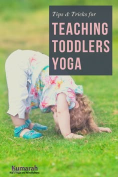 How to teach yoga to toddlers and kids ages 2 and 3. Teaching toddler yoga can be tricky but fun! Learn these top tips to teach you 2 and 3-year-olds how to do yoga poses and be active. #yogaforkids #yoga #activekids Teach Yoga, Yoga Lessons