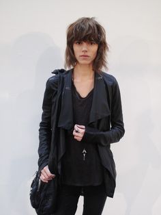 Maybe soon Freja Beha, Freja Beha Erichsen, Grunge Goth, Grunge Hair, Glam Rock, Dark Fashion, Hair Today, Hairstyles With Bangs, Medium Hair Styles