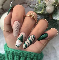 Kutek Disney, Cute Christmas Nails, Almond Nail, Christmas Green, Christmas Nail Designs, Nail Arts