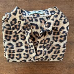 Alice + Olivia Eloise Silk Button Down Leopard Print Blouse Pre-Loved But In Excellent Condition. Size: 4, Best Fits 2-4 Approx Measurements Laid Flat, End To End. 25”L Down Center Back Shoulders: 15” Pits: 18” Waist: 16” Hips: 19” From The Brand: Leopard Print Collared V Neckline; Button Front. Bracelet Sleeves; Button Cuffs. Relaxed Fit. Yoked Back; Box Pleat. Straight Hem. Hip Length. Silk. Brown Spread Collar Blouse For Fall, Brown Spread Collar Blouse For Work, Brown Buttoned Blouse For Work, Brown Blouse With Buttons For Workwear, Chic Brown Blouse With Buttons, Collared Brown Blouse For Daywear, Brown Collared Blouse For Daywear, Chic Brown Collared Blouse, Brown Blouse With Button Closure For Daywear