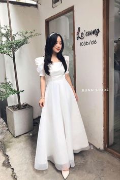 Disney Gowns, Wedding Frock Designs, Stylish Gowns, Confirmation Dresses, Wedding Frocks, Girls Dress Outfits, Dresses Princess, Gaun Fashion, Modest Dresses Casual