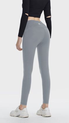 HOTSUIT Women Cloud Compression Leggings With Pockets feature slightly cropped legs with a sculpting double-faced waistband and two side pockets. Cut from our signature cloud compression performance fabric for a tight fit that's soft to the touch. DETAILS + FABRIC TECH 76% Polyester 24% Spandex High Rise Legging With Pockets In Cloud Compression FITS + CARE Fits true to size Do Not Tumble Dry Wash By Hand In Cold Water Sweat Workout, Sauna Suit, Training Clothes, Leggings With Pockets, Compression Leggings, Professional Women, High Rise Leggings, Performance Fabric, Fashion Colours