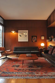 13 Timeless Traditional Living Room Designs - DreamyHomeStyle Painted Ceiling Living Room, Minimal Traditional Home, Traditional Japanese Living Room, Bauhaus House, Teak Dining Room, Traditional Living Room Designs, Mid Modern Century, Craftsman Living Room, Traditional Design Living Room