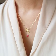 ♥ Custom oval birthstone toggle necklace with dainty paperclip chain. ♥ The matching earrings available from following link. https://www.etsy.com/listing/1657152248 ♥ Material - Gold plated over brass chain, 316L Stainless steel toggle, Glass stone ♥ Necklace length - 12 ~ 20 inches ♥ Pendant Measurement - H. 13mm x W. 8mm ♥ All the jewelry comes with gift wrap ♥ Please check the shop policy and FAQs before you buy the products. Paperclip Chain Necklace, Toggle Necklace, Nana Gifts, Trombone, Brass Chain, Necklace Gift, Wedding Necklace, Bridesmaid Gift, Necklace Length