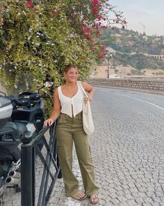 natalie downey on Instagram: "I saw cady heron wear army pants and flip flops🫶🏼 but fr one of my transition fits :’) code ‘natalie15’ 🫒" Walking Around Italy Outfits, Spain Casual Outfit, Europen Girl Fashion, Outfits To Wear In Rome Italy, Comfortable Outfits For Italy, Euro Trip Outfits Spring, Mexico City Street Style Summer, England Aesthetic Outfit Summer, Spring In Italy Aesthetic Outfits