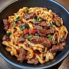 Food Dolls, Lo Mein Noodles, Beef Noodles, Asian Spices, Spiced Beef, Anthony Bourdain, Beef And Noodles, Beef Recipes Easy, Paula Deen