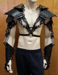 Leather Shoulder Armor, Viking Armour, Arm Harness, Leather Gauntlet, Armor Cosplay, Shoulder Harness, Armor Ideas, Armor Clothing, Larp Armor