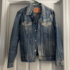 Men’s Denim Levis Jacket, Size- L, Like New, Never Worn, In Great Condition! Rugged Medium Wash Denim Jacket With Pockets, Rugged Denim Jacket With Pockets In Medium Wash, Levi's Washed Denim Jacket For Streetwear, Spring Denim Outerwear With Selvedge Detail, Spring Selvedge Denim Outerwear, Rugged Dark Wash Denim Outerwear, Rugged Denim Jacket With Pockets For Streetwear, Casual Selvedge Denim Jacket In Denim Blue, Casual Long Sleeve Selvedge Denim Jacket