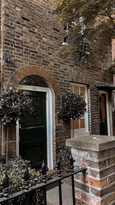 Beautiful Hampstead Heath House in London. Cozy Gilmore Girls Atmosphere, Aesthetic, Halloween. Pumpkin Spice Season, Dark Academia #london #cozy Environment Moodboard, Hampstead House, London Homes, Cozy Halloween, Future Vision