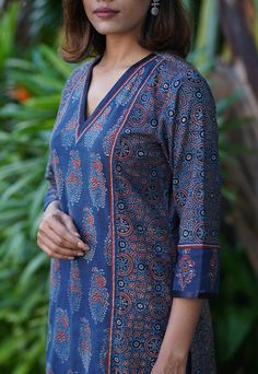 Kalamkari Kurta Designs, Jeans Casual Outfit, Cotton Tops Designs, Salwar Neck Designs, Stylish Kurtis Design, Kurta Patterns, Kurta Style