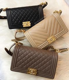 Chanel Boy Bag Outfit, Luxe Closet, Coco Chanel Bags, Chanel Bag Outfit, Classic Flap Bag, Favorite Handbags, Chanel Purse, Luxury Purses, Pretty Bags