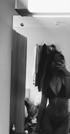 Book Selfie, Spiegel Selfie, Selfie Portrait, Intimo Calvin Klein, Mommy Outfits, Poses Selfie, Girls Mirror, Mirror Selfie Poses, Going To The Beach