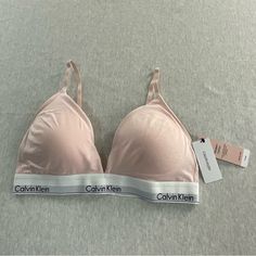 Calvin Klein Lightly Lined Women’s Triangle Bralette Back Closure New With Tag Never Worn, For Better Details Please Refered To The. Pictures. Photos Are Of Exact Bralette Being Sold I Ship Daily Or Next Day Smoke And Pets Free Home -Back Closure -Removable Pads -Adjustable Straps -Lightly Lined -2vay Convertible Straps Size: Xl Color: Pink And White Thank You For Visiting My Closet, Have A Safe And Happy Day. I Do Accept Reasonable Offers Bundle And Save On Shipping Spring Padded Bras, Calvin Klein Seamless Spring Bra, Cotton Bra With Padded Cups, Soft Touch Bra For Summer Loungewear, Casual Loungewear Bra, Spring Stretch Calvin Klein Bra, Spring Underwire Bra For Loungewear, Spring Loungewear Underwire Bra, Calvin Klein Fitted Bra For Summer