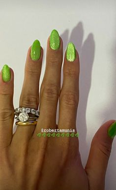 Lime Green Nails, Unghie Sfumate, Sweater Nails, Green Nail, Tin Man, Glam Nails, Hair Skin Nails, Minimalist Nails, Manicure Y Pedicure