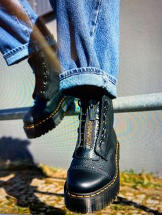 Doc Marten Sinclair Boots, Doc Martens Boots Outfit, Doc Martens Sinclair, Doc Martens Platform, Mid 30s, Doc Marten Boot, Dr Martens Outfit, Black Outfit Men, Leather Platform Boots