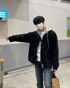 Boy Outfits Aesthetic Casual, Guy Outfits Aesthetic, Boys Outfits Aesthetic, Aesthetic Guy Outfits, Boy Outfits Aesthetic, Korean Street Fashion Men, Asian Men Fashion, Boyfriend Outfit, Guy Fits