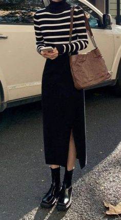 Professional Long Skirts Work Outfits, Long Black Tube Skirt Outfit, Work Outfits Long Skirt, Cute Winter Outfits Classy, Long Black Skirt Autumn Outfit, Tiered Maxi Skirt Outfit Fall, Long Skirts Fall Outfits, Midi Black Skirt Outfit Fall, Dress With Jumper On Top