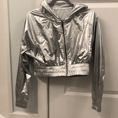 Nwot Uo Xs/S Cropped Silver Jacket Retro Windbreaker, Urban Outfitters Jacket, Silver Jacket, Metallic Jacket, Cropped Zip Up, Silver Fabric, Windbreaker Jacket, Active Wear For Women, White Vintage