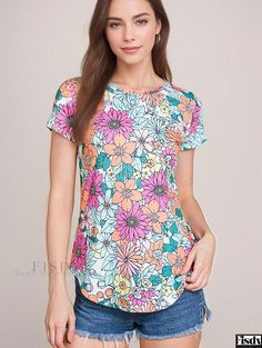 Fisdy - Elegant Floral Blouse with Adjustable Neckline and Ruffled Hem Ruffle Hem Blouse, Seductive Style, Half Sleeve Blouse, Half Sleeve Tops, Fitted Blouses, Form Fitting Dress, Elegant Blouses, Classic Style Women, Sweet Floral