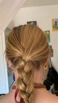 Work Hairstyles Out Of Face, Wavy Hair Hat Hairstyles, Beachy Hairstyles Short Hair, Hair Styles That Cover Ears, Hairstyles For Flat Hair, Summer Hair Accessories, Pool Hairstyles, Hair Stylies, Work Hairstyles