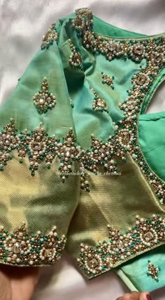 Trendy Aari Blouse Designs, Temple Blouse Designs, Engagement Blouse Aari Work Designs, Aari Work For Big Border Blouse, Engagement Aari Work Blouse, Kundan Maggam Work Designs, Thalambralu Saree Blouse Designs, Bride Blouse Designs India, Green Blouse Embroidery Designs