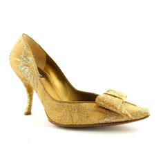 Dolce & Gabbana 100% Authentic! Gold Floral Brocade Fabric Retro Heel Pumps Accent Bow Size 39 Eur Made In Italy Unworn With Box; Tried On. All Actual Photos Of The Item. Gold Brocade Shoes, Gold Brocade Fabric, Fabric Heels, Retro Heels, Dolce Gabbana Shoes, Gold Brocade, Gold Pumps, Pumps Shoes, Brocade Fabric