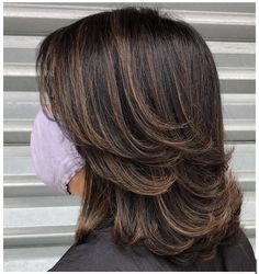 Round Layers Medium Length Hair, Best Hair Cuts For Thinning Hair, Women’s Medium Length Haircut, Medium Hair Cuts For Women With Layers, Medium Length Thick Hair With Layers, Medium Wavy Hair With Bangs, Layered Shaggy Hair, Short Layered Haircuts Shoulder Length, Concave Layers