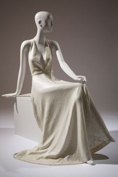 Gorgeous Halston 70's gown from YSL & Halston exhibit Printed Gowns, Fashion Institute, The 70s, Historical Fashion, Fashion History