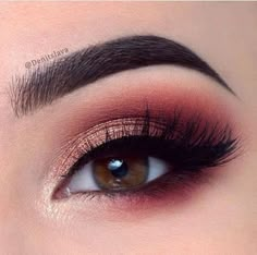 Makeup Looks To Go With Red Dress, Red Prom Makeup, 21st Makeup, Eye Makeup Red Dress, Competition Makeup, Makeup Cantik, Make Up Gold, Bluish Green Eyes