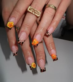 Stand out with vibrant nail designs. These catchy nails are bold and bright, ideal for adding a pop of color to your look. Ginger Nails Acrylic, Ginger Nails, Cool Nails Acrylic, Aesthetics Nails, It Girl Nails, Mexico Nails, Baddie Nails Short