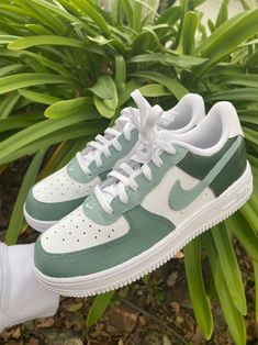 Cute Nike Air Jordans, Nike Jordan Custom, Trending Women Shoes, Cute Nikes For Women, Custom Air Force One, Cute Green Clothes, Trendy Shoes For Teens, Air Forces Aesthetic, Cute Air Forces