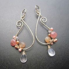 Earring Shapes, Paisley Earrings, Wire Design, Shades Of Peach, Asymmetrical Earrings, Earrings Wire, Diy Wire Jewelry