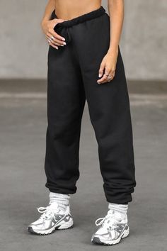 Oversized silhouette with an elastic waistband and gathered ankle cuffs. Feautres an adjustable hidden drawstring at the waist. Our custom knit french terry fabric is soft, comfortable and made to last. Los Angeles Streetwear, Fashion Minimal, Cute Sweatpants, Gym Attire, Cozy Lounge, Gym Fits, Joah Brown, Black French, Carters Baby Boys