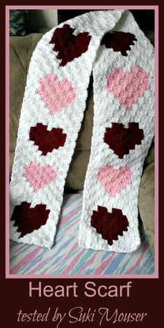 a crocheted scarf with hearts on it and the words heart scarf written in red