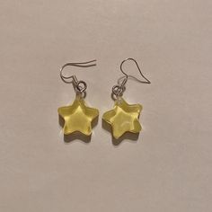 Cute Fruit Jewelry, Artsy Earrings Aesthetic, Cute Funky Earrings, Star Earings Piercings, Cute Star Earrings, Fun Earrings Aesthetic, Diy Star Jewelry, Star Clothing Aesthetic, Funky Earrings Aesthetic