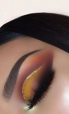 Eyeshadow With Glitter, Eye Makeup Trends, Yellow Eye Makeup, Eye Makeup Styles, Best Eye Makeup, Makeup Idea