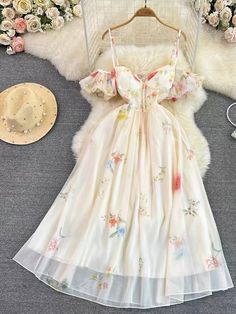 Sweet, fresh spaghetti strap dress, temperament, mid-length A-line printed dressMaterial:blendedStyle:fairyFeatures:printedColor:as pictureSize(CM):S,M,L 1inch=2.54cmS:bust:86,length:120,waist:65&ltp&gtM:bust:90,length:125,waist:69&lt/p&gt&ltbr/&gt&ltp&gtL:bust:94&lt/p&gt&ltbr/&gt&ltp&gt,length:67,waist:73&lt/p&gt&ltbr/&gt&ltp&gtNote:Due to different measurement methods,there will be 1-3 error(unite:cm), please understand.&lt/p&gt&ltbr/&gt&ltp&gtPlease check the size carefully when you choose items,thank you.&lt/p&gt&ltbr/&gt Strap Dress Summer, Boubou Styles For Women, Royalty Dress, Casual Midi Dress, Maxi Dress Summer, Chic Dress Classy, Vintage Flower Prints, Dress Y2k, Y2k Summer