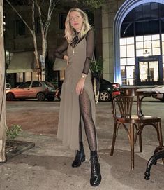 Layered Slip Dress, Dress Layering, Slip Dress Outfit, Capsule Wardrobe Women, Minimal Outfit, Rock Punk, Edgy Outfits, Fall Fashion Outfits, Cozy Fashion