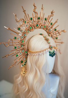 Medusa Crown, Vampire Makeup Ideas, Gold Flower Crown, Halo Headpiece, Crown Halo, Vampire Makeup, Halo Halo, Halo Crown, Halo Headband