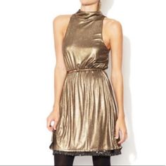 Authentic New With Tags Attached Alice + Olivia Gold Glitter Sleeveless Estelle Dress. Brand New, Never Worn With Tags Attached. Size M. Olivia Gold, Estelle Dress, Lantern Dress, Black Peplum Dress, Metallic Mini Dresses, Sleeveless Sweater Dress, Silk Cocktail Dress, Shimmer Dress, Leather Mini Dress