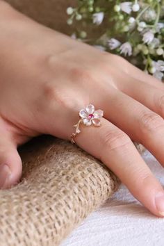 This pink crystal floral ring is absolutely stunning. Explore our extensive range of casual and wedding rings #casualring #floralring #gemstonering #weddingring Casual Rings, Pink Ring, Flower Ring, Pink Crystal, Floral Rings, Rose Quartz, Daisy, Gemstone Rings, Wedding Rings