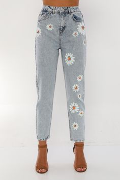 Product Length: 101 cm Product Content: 100% Cotton Model Dimensions: Height: 1.76 cm Bust: 92 cm Waist: 60 cm Hips: 91 cm The product on the mannequin is size US 4 and TR 27. Women's High Waist Floral Custom Hand Painted Mom Jeans Denim Pants vintage mom blue mom mom jeans mom Jean zara mom jeans high waisted mom jeans mom jeans for women painted denim hand painted jeans custom painted jeans designer painted jeans  painted Jean painted custom jeans printed jeans Cross Stitch Jeans, Spring Cropped Leg Denim Blue Jeans, Spring Denim Blue Cropped Jeans, Denim Blue Cropped Jeans For Spring, Spring Cropped Jeans In Denim Blue, Trendy High Waist Cropped Jeans For Spring, Spring Mid-rise Jeans With Pockets, Casual Denim Pants For Spring, Casual Spring Denim Pants