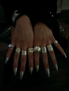 Abercrombie And Fitch Outfit, Grunge Jewelry, Vintage Goth, Dope Jewelry, India Jewelry, Funky Jewelry, Stacked Jewelry, Jewelry Lookbook, Jewelry Inspo