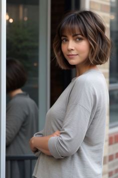 28 Stunning Chin Length Haircuts To Elevate Your Style - Glamour Corner Chin Length Haircut, Heavy Bangs, Formal Hairstyles For Short Hair, Summer Wedding Hairstyles, Chin Length Haircuts, Gold Makeup Looks, Short Haircut Styles, Medium Bob, Chin Length