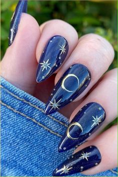 Sapphire Blue Nails Design, Nail Designs Dark Colors Classy, Night Court Nail Art, Navy Blue Halloween Nails, Navy Blue Celestial Nails, Navy Nail Ideas Dark Blue, Blue Witchy Nails, Nail Art Themes Ideas, Velaris Nail Art