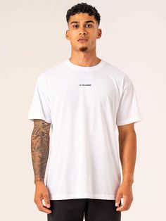 Model is 175cm tall. He usually wears a size M and is wearing a size M. His chest measures 92cm and his waist measures 74cm.
  Regular fit Woven Ryderwear label Lightweight polyester blend fabric  65% Polyester/35% Cotton
Recommended for training and lifestyle. White Boxy Fit T-shirt With Text Print, White Boxy Fit T-shirt With Letter Print, White Boxy Fit Urban T-shirt, White Boxy Fit Crew Neck T-shirt, White Boxy Fit T-shirt With Logo Print, White Boxy Fit T-shirt With Crew Neck, Basic Boxy Fit T-shirt With Letter Print, White Boxy Fit Top With Letter Print, White Drop Shoulder Top With Text Print