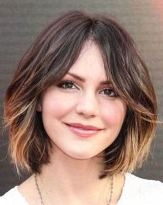 Hair tip: If you have a round face, a middle part will create the appearance of a longer, slimmer-looking face with perfect symmetry. Blond Lob, Dark Ombre Hair, Best Ombre Hair, Short Hair Cuts For Round Faces, Short Ombre Hair, 2015 Hairstyles, Haircuts For Wavy Hair, Round Face Haircuts